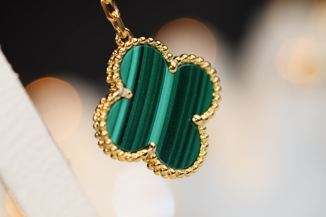 ¡®Loco¡¯CLOVER EARRINGS GOLD MALACHITE DIAMOND 3 MOTIF
