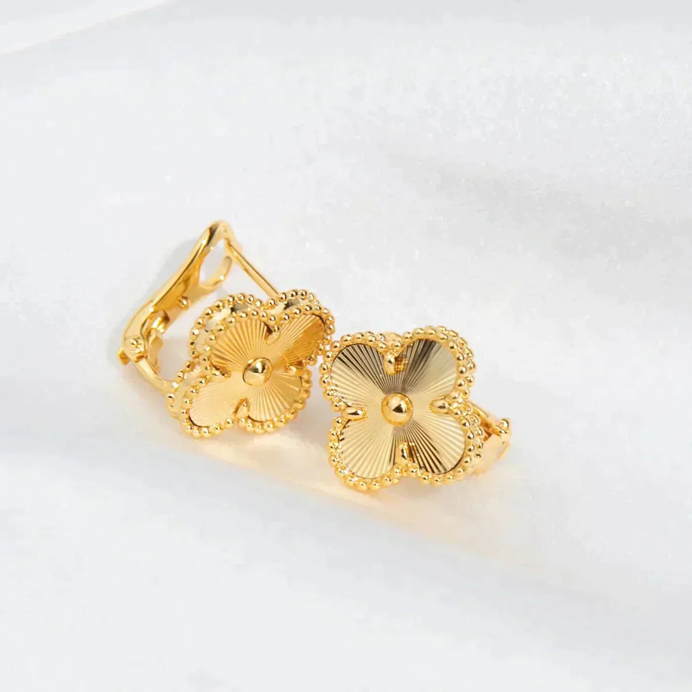 ¡®Loco¡¯CLOVER MEDIUM 1 MOTIFS LASER EARRINGS