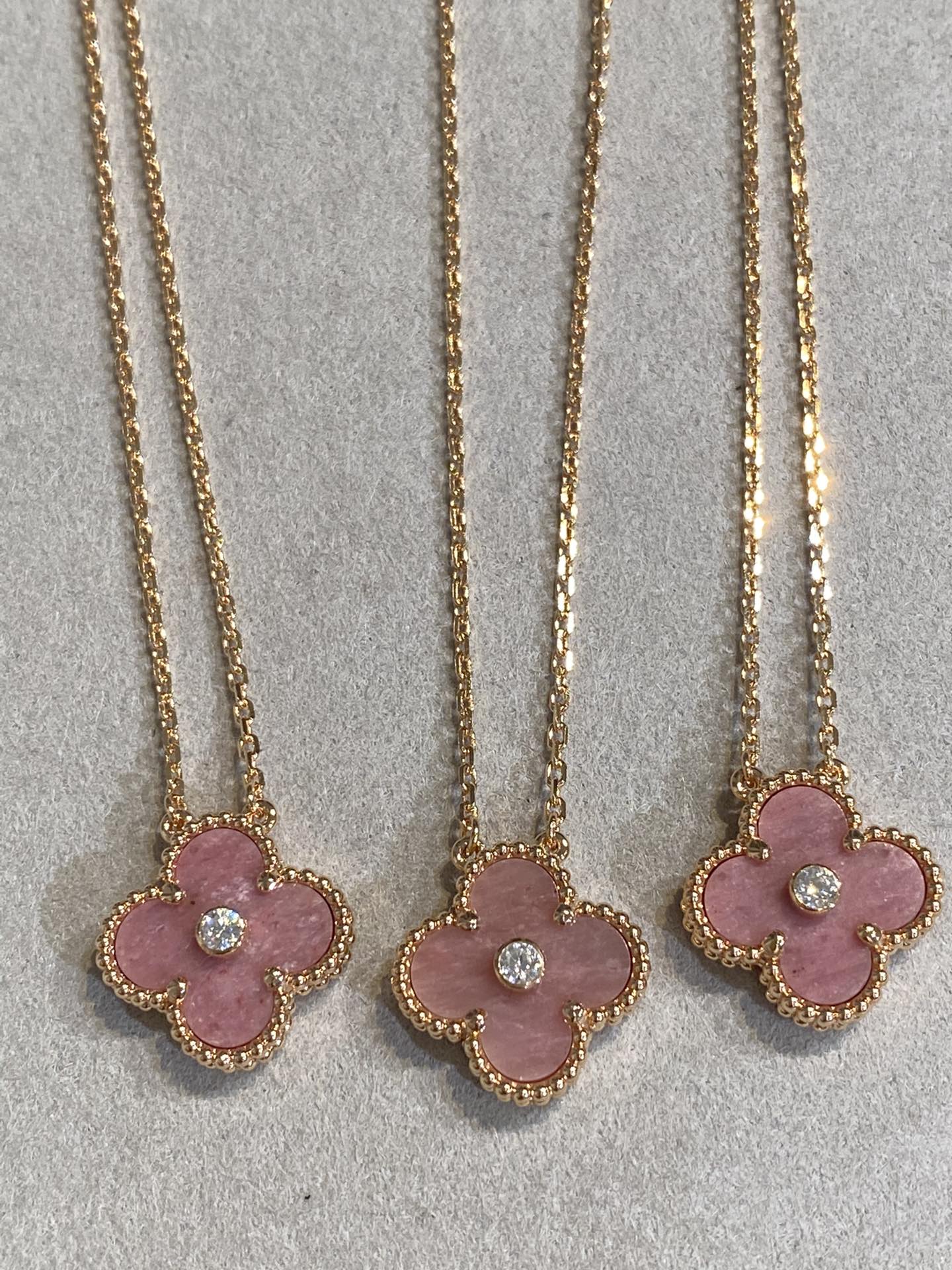 ¡®Loco¡¯CLOVER 15MM DIAMOND RHODONITE NECKLACE