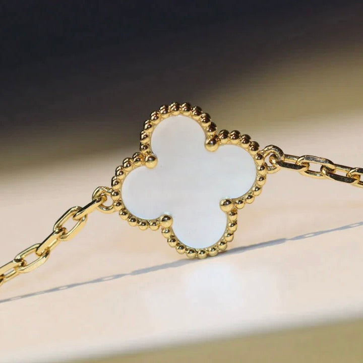 ¡®Loco¡¯CLOVER 20 MOTIFS WHITE MOP NECKLACE