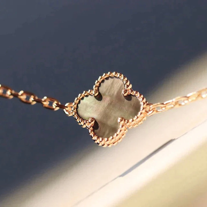 ¡®Loco¡¯CLOVER 20 MOTIFS LASER DIAMOND NECKLACE