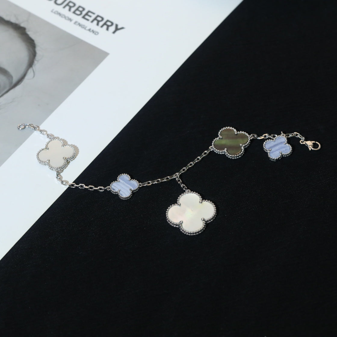 ¡®Loco¡¯CLOVER BRACELET 5 MOTIFS MOP CHALCEDONY SILVER