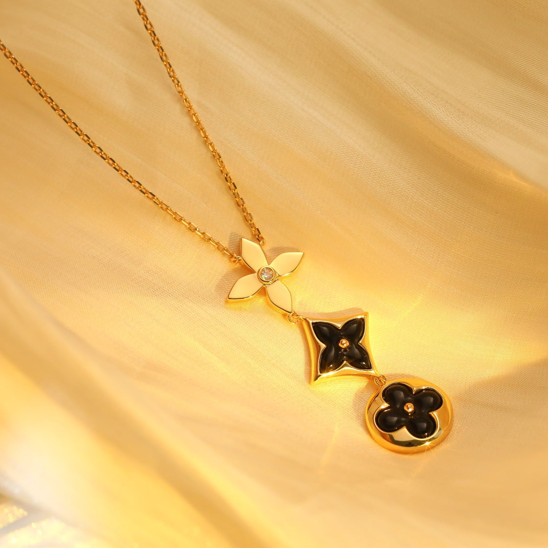 ¡®Loco¡¯STAR AND SUN ONYX PINK GOLD NECKLACE