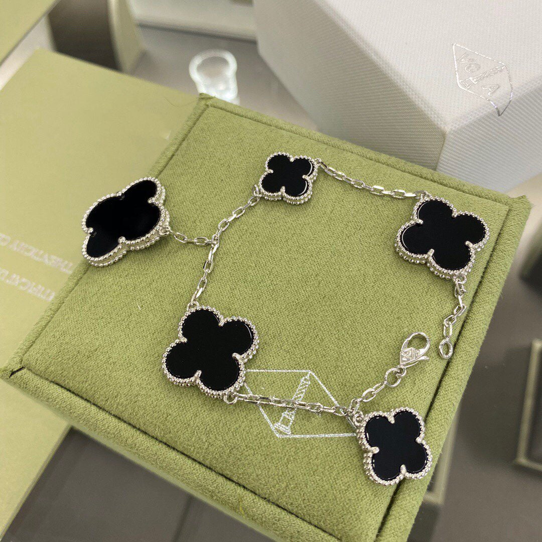 ¡®Loco¡¯CLOVER 5 MOTIFS SIVLER ONYX BRACELET