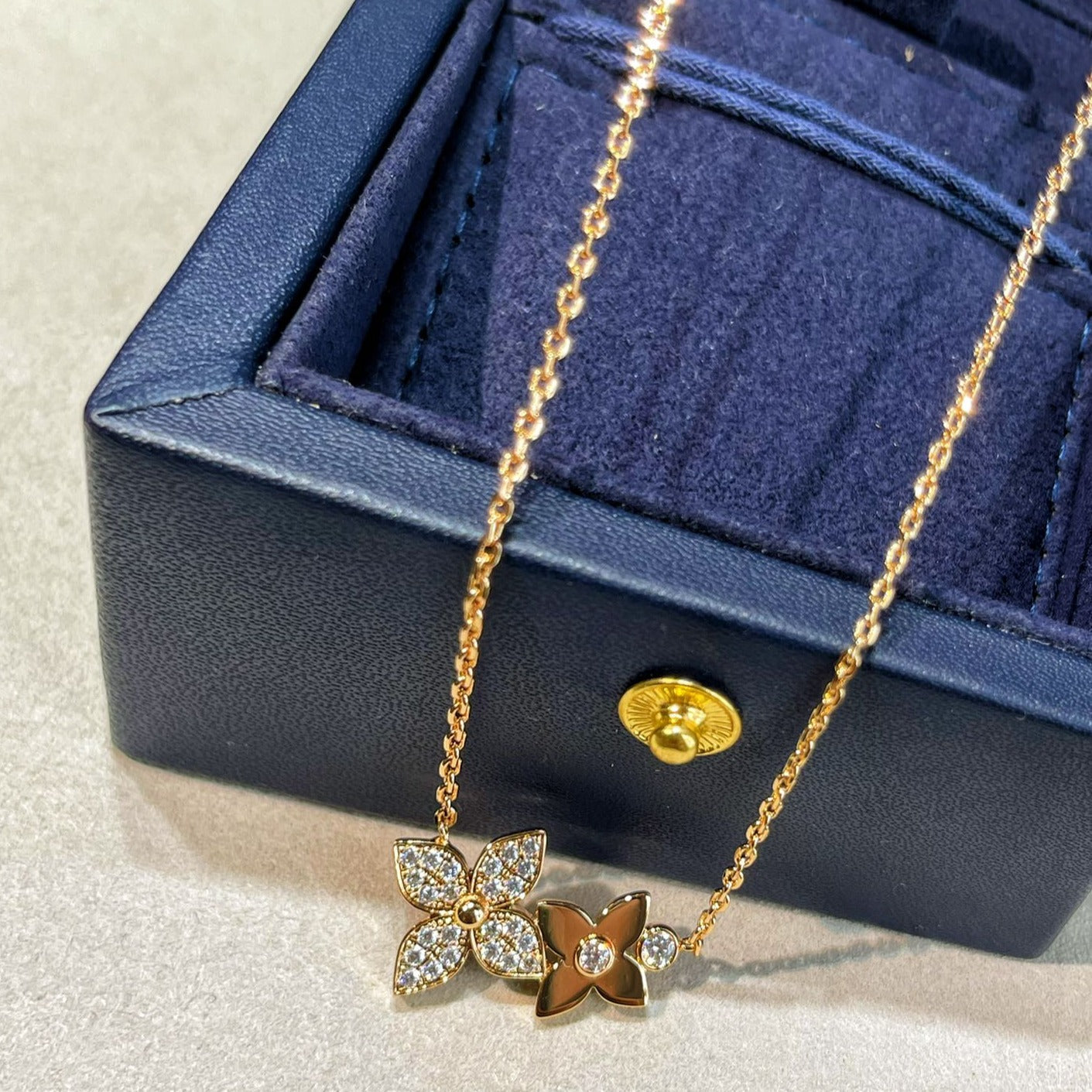 ¡®Loco¡¯STAR BLOSSOM NECKLACE PINK GOLD DIAMONDS