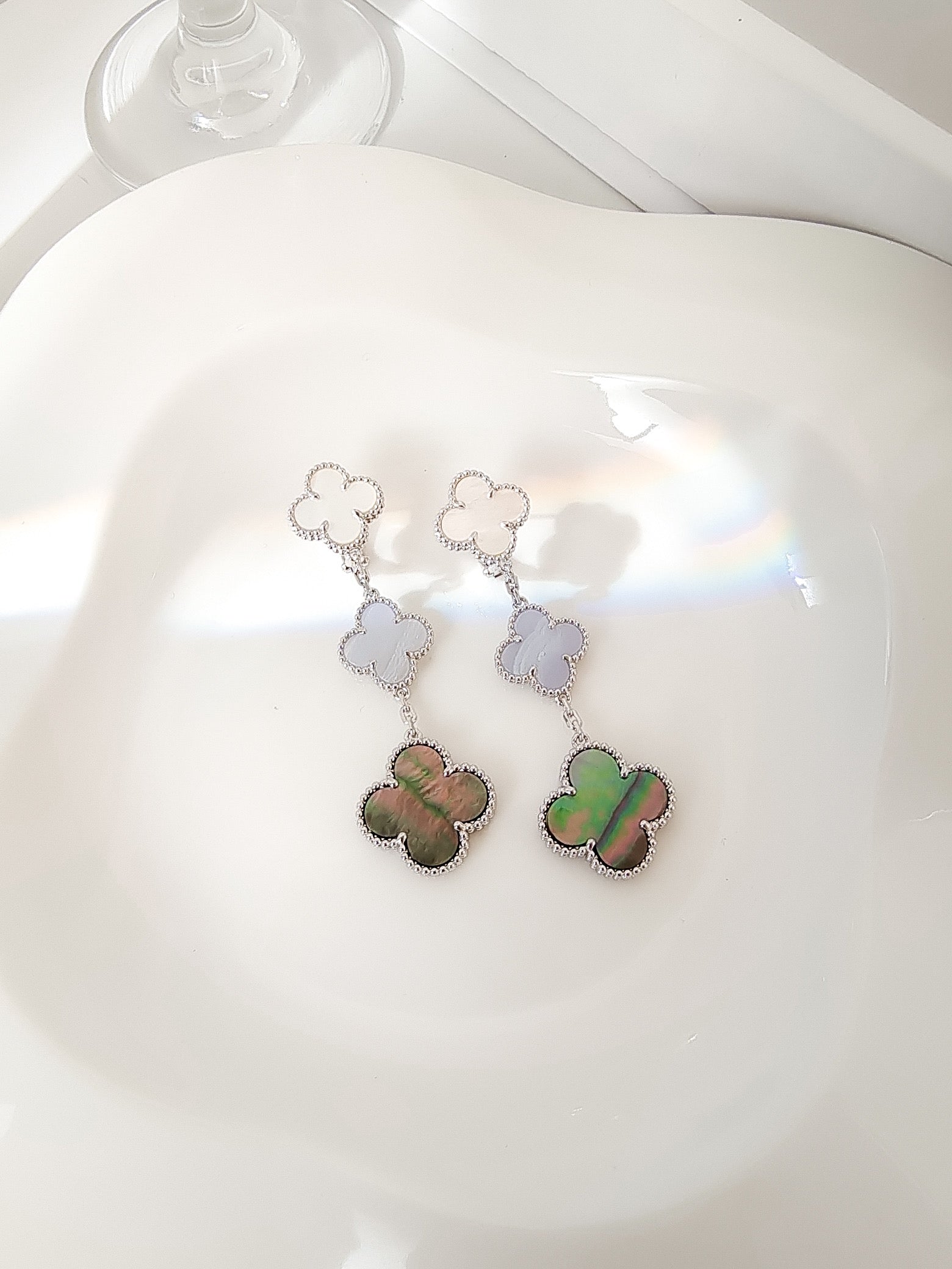 ¡®Loco¡¯CLOVER 3 MOTIFS CHALCEDONY DARK MOP SILVER EARRINGS