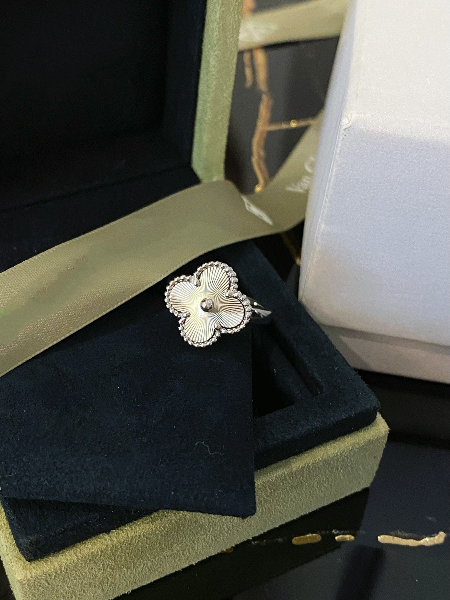 ¡®Loco¡¯CLOVER SILVER RING