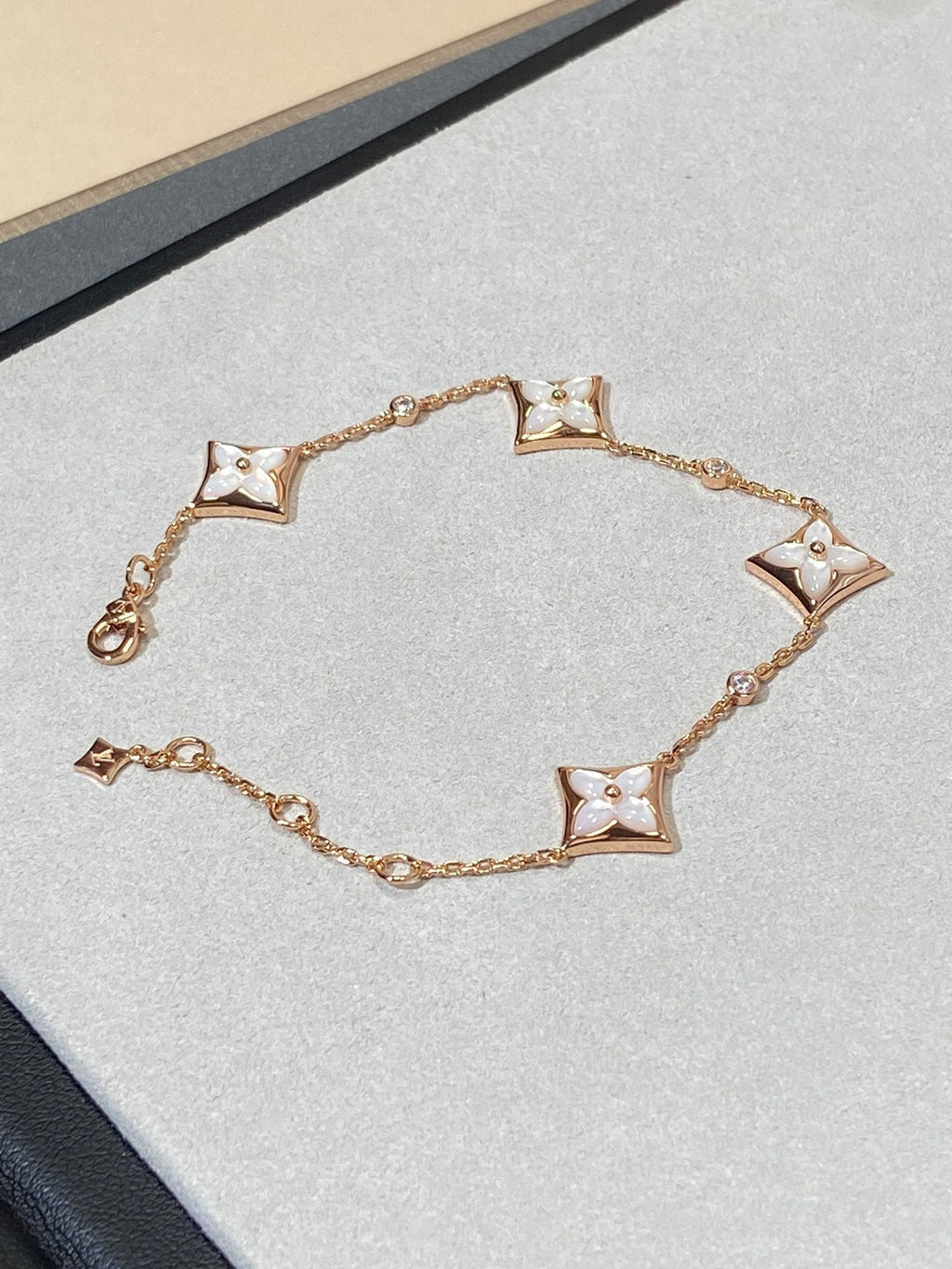 ¡®Loco¡¯STAR 4 MOTIF MOP DIAMOND PINK GOLD BRACELET