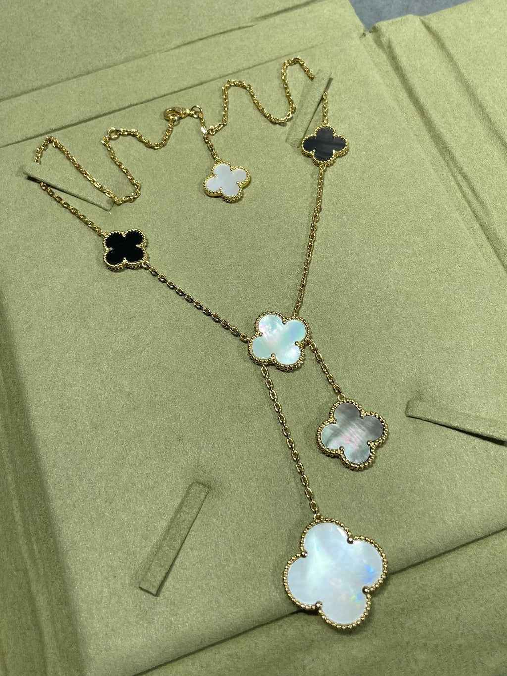 ¡®Loco¡¯CLOVER 6 MOTIF MOP ONYX GOLD NECKLACE