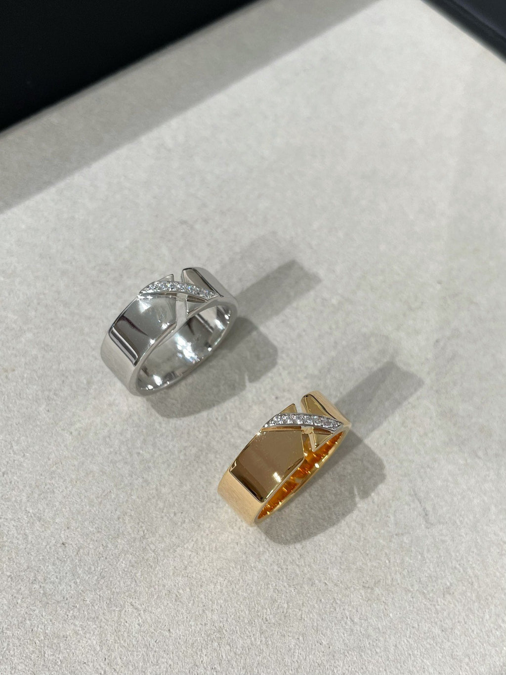 ¡®Loco¡¯LIENS EVIDENCE DIAOMOND RING