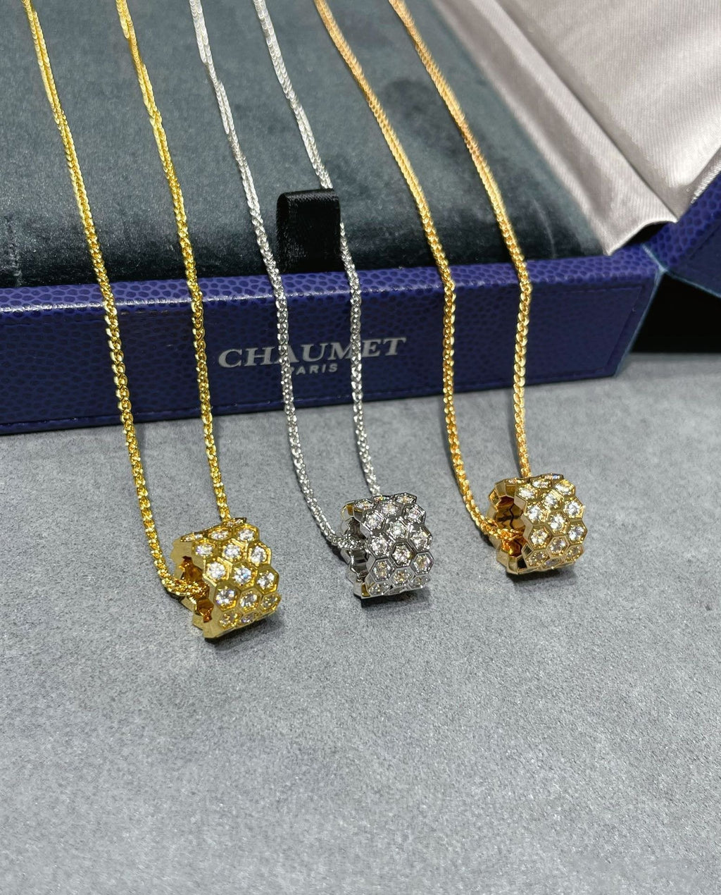 ¡®Loco¡¯BEE LOVE DIAMOND PAVED 3 ROW NECKLACE