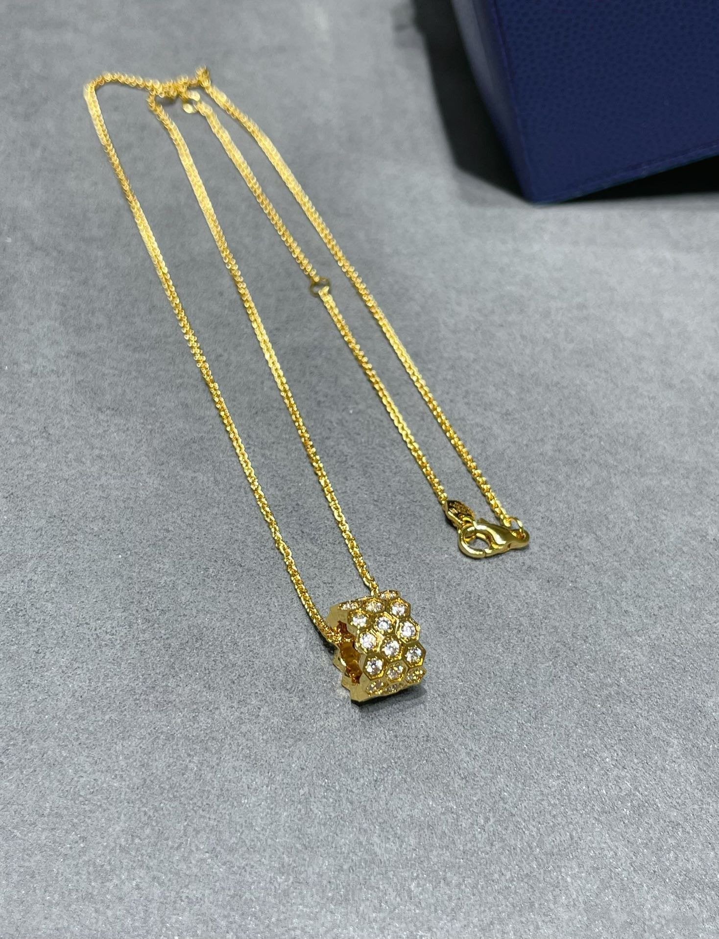 ¡®Loco¡¯BEE LOVE DIAMOND PAVED 3 ROW NECKLACE