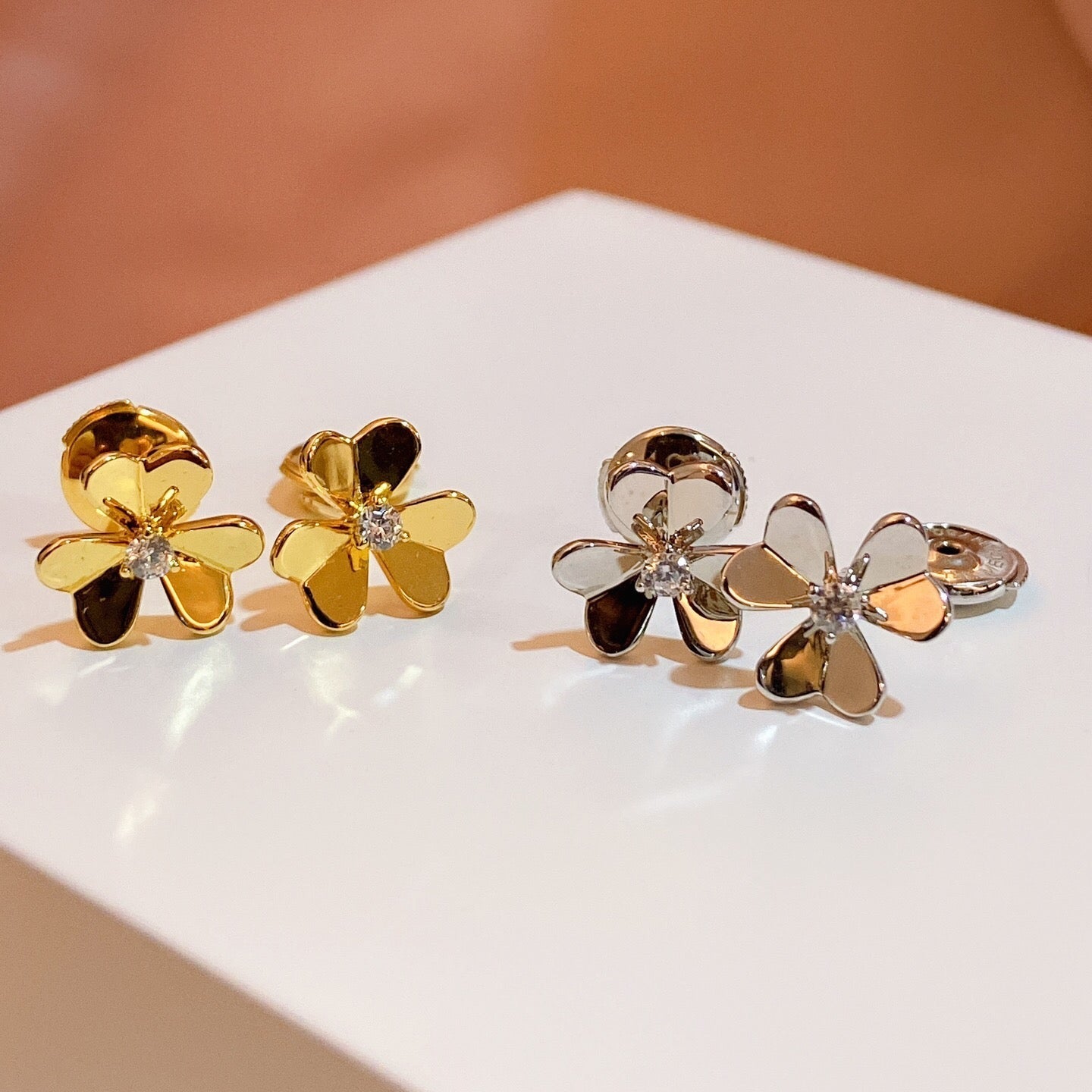 ¡®Loco¡¯FRIVOLE MINI FLOWER EARRINGS