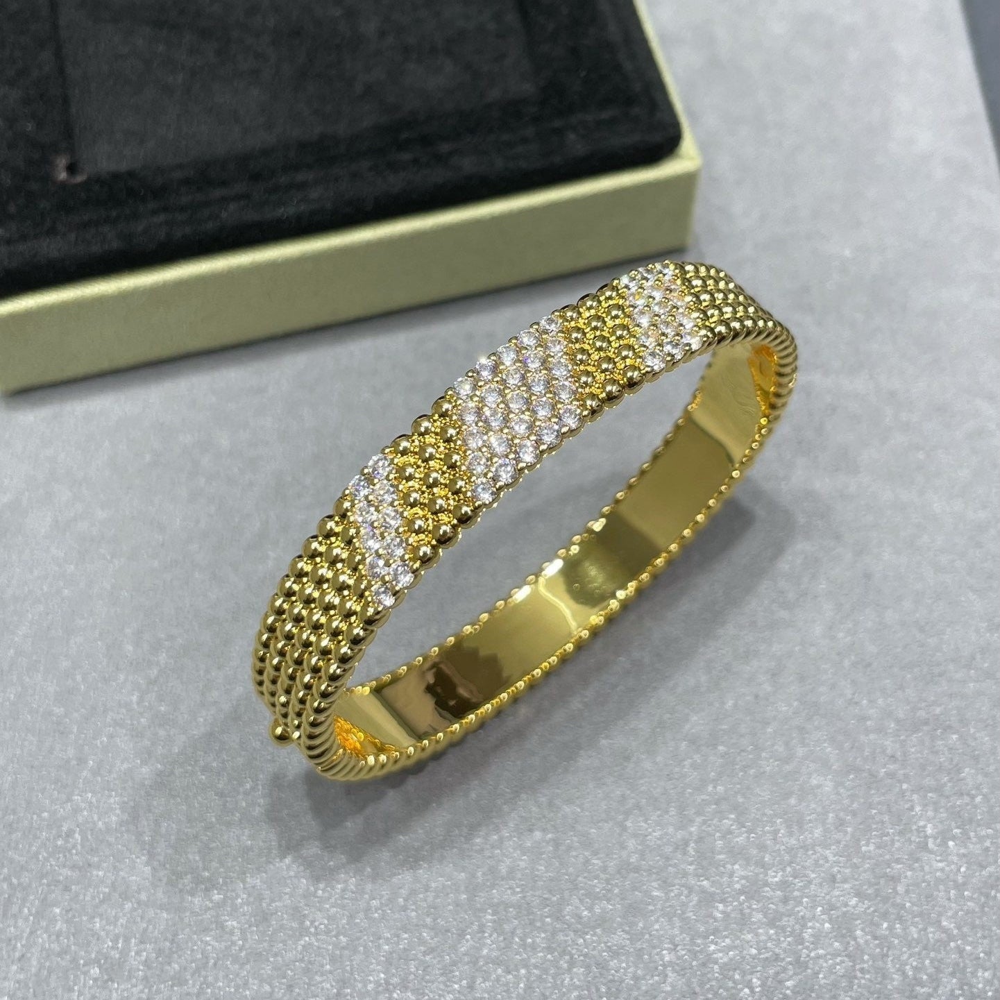 [Loco ]  PERLEE DIAMOND BRACELET ,5-ROW DIAMOND-SET DESIGN