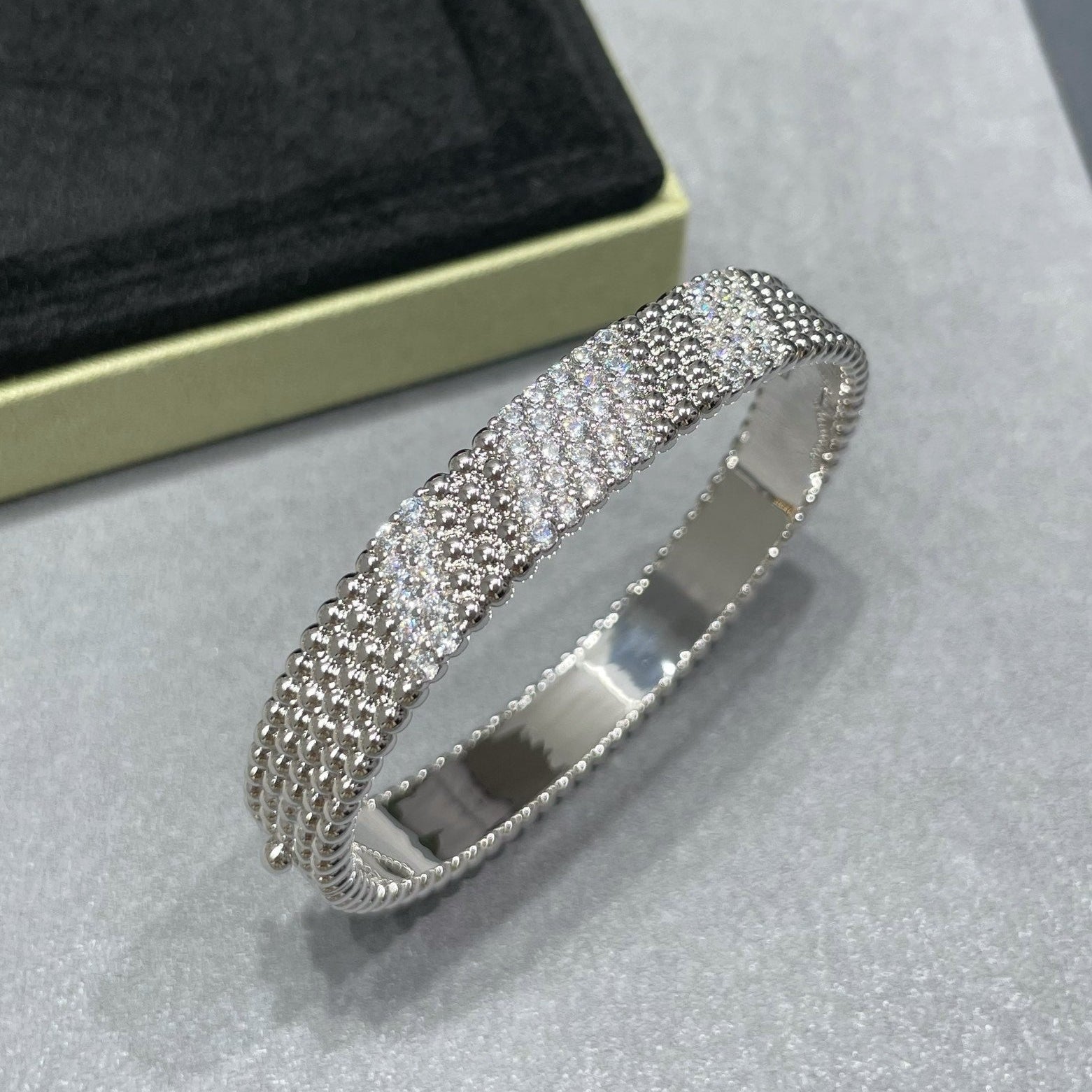 [Loco ]  PERLEE DIAMOND BRACELET ,5-ROW DIAMOND-SET DESIGN