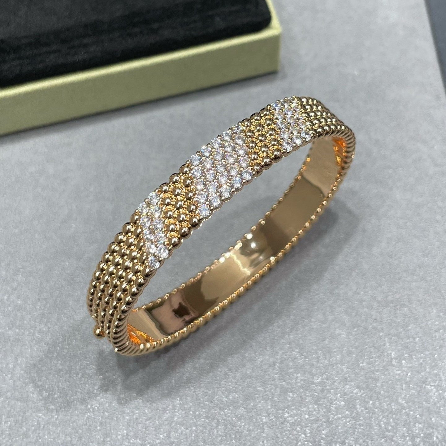 [Loco ]  PERLEE DIAMOND BRACELET ,5-ROW DIAMOND-SET DESIGN