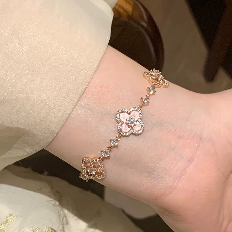 ¡®Loco¡¯CLOVER 5 MOTIF PINK BLUE RED WHITE BRACELET