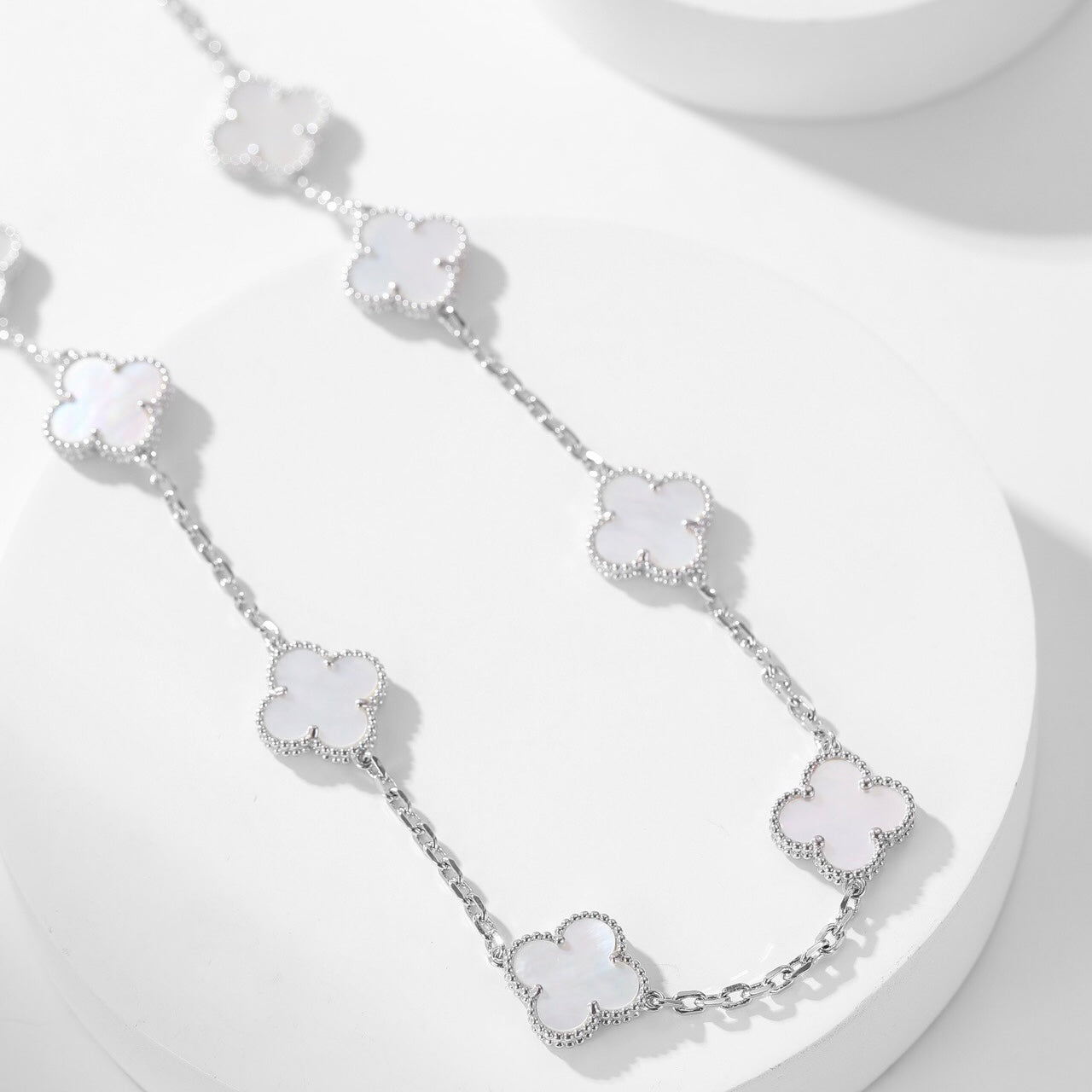 ¡®Loco¡¯CLOVER 10 MOTIFS WHITE MOTHER OF PEARL NECKLACE