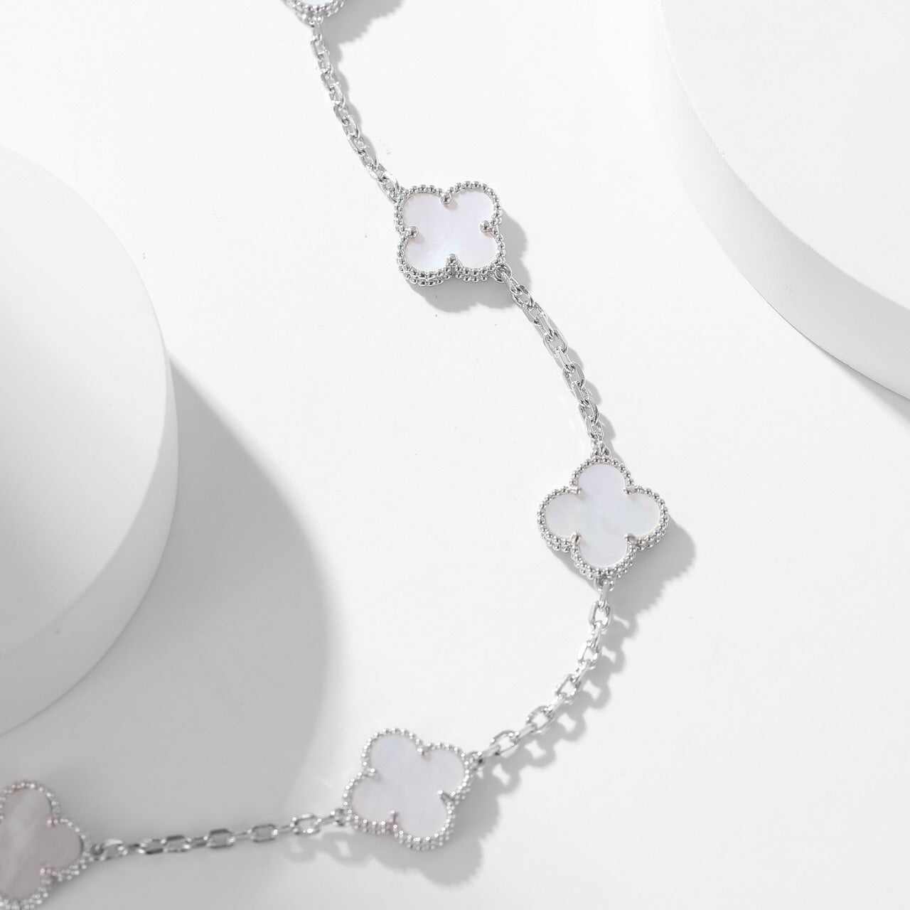 ¡®Loco¡¯CLOVER 10 MOTIFS WHITE MOTHER OF PEARL NECKLACE