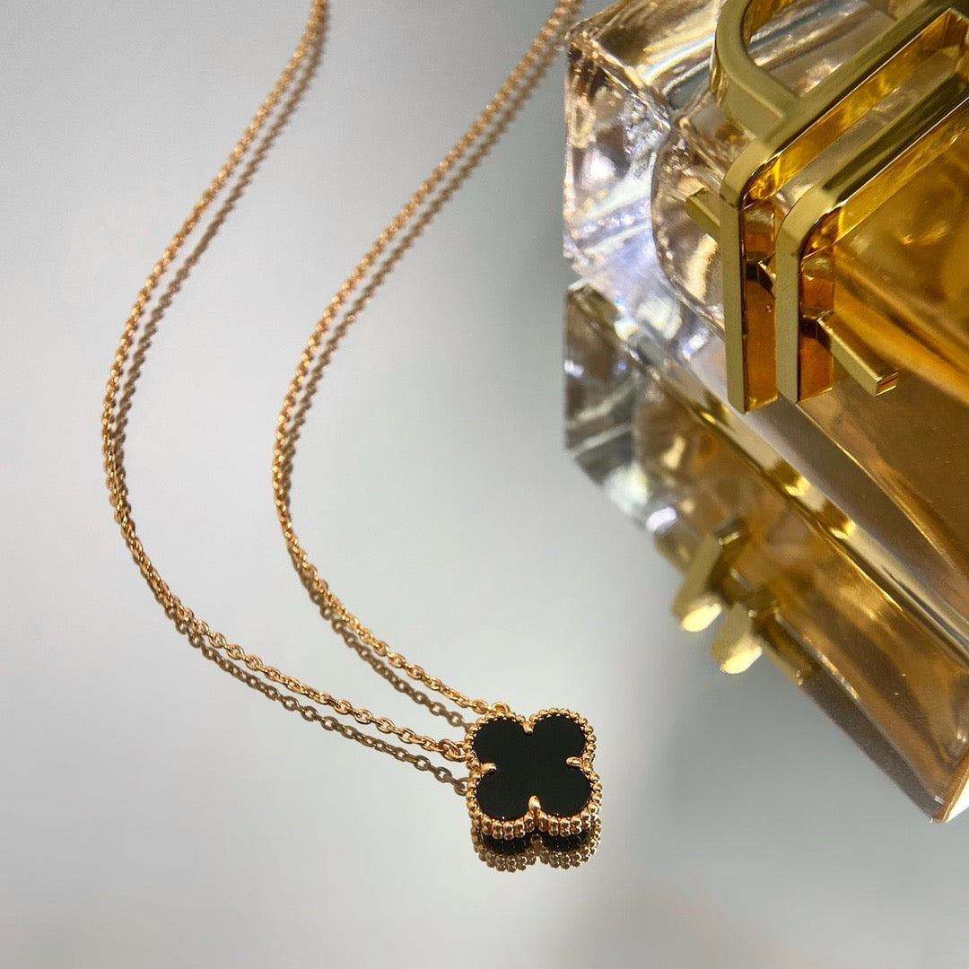 ¡®Loco¡¯CLOVER 15MM BLACK ONYX SINGLE FLOWER NECKLACE