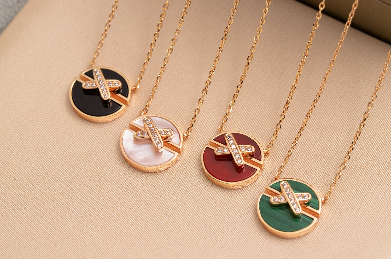 ¡®Loco¡¯JEUX DE PINK GOLD DIAMOND NECKLACE