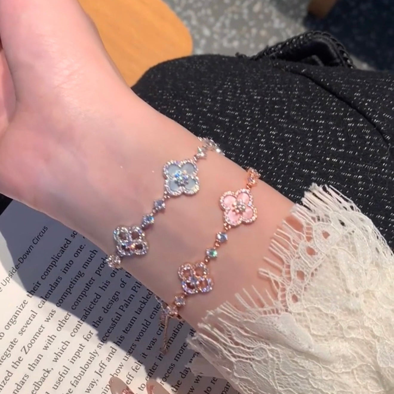 ¡®Loco¡¯CLOVER 5 MOTIF PINK BLUE RED WHITE BRACELET