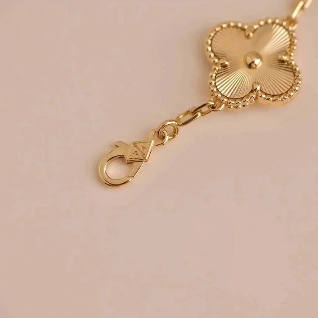[Loco]New  CLOVER 5 MOTIF LASER BRACELET COLLECTION