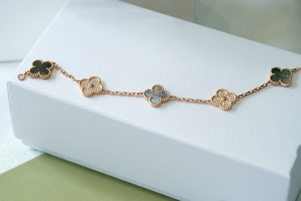 [Loco]New CLOVER 5 MOTIF GRAY MOP BRACELET COLLECTION