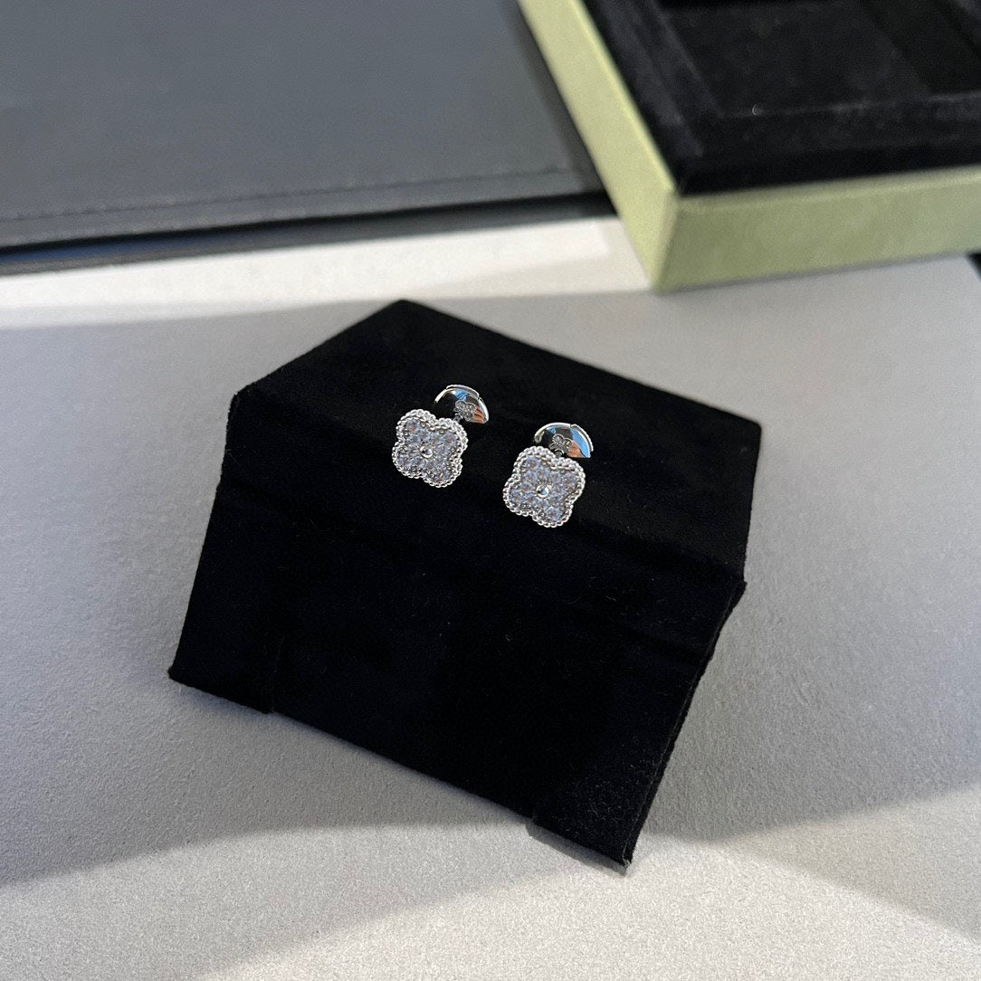 ¡®Loco¡¯CLOVER MINI DIAMOND STUD EARRINGS
